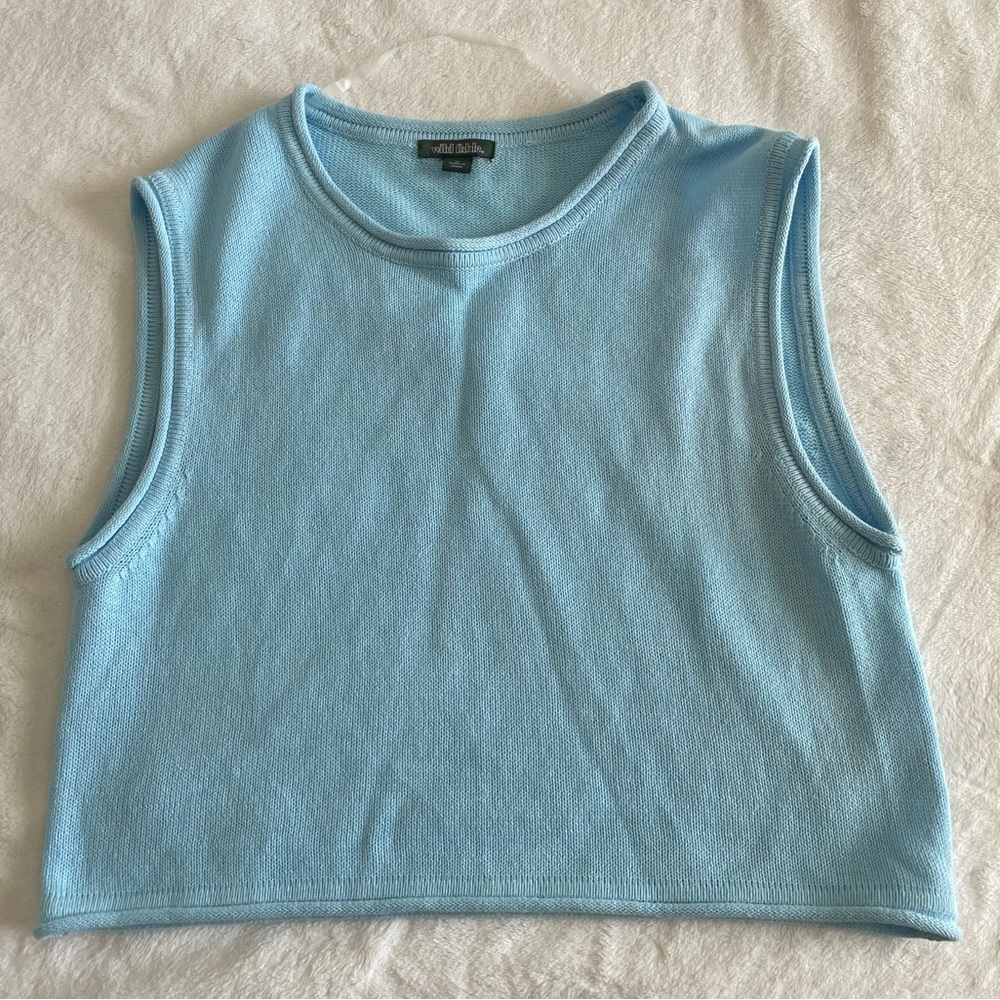 wild fable muscle tee sweater (size m)